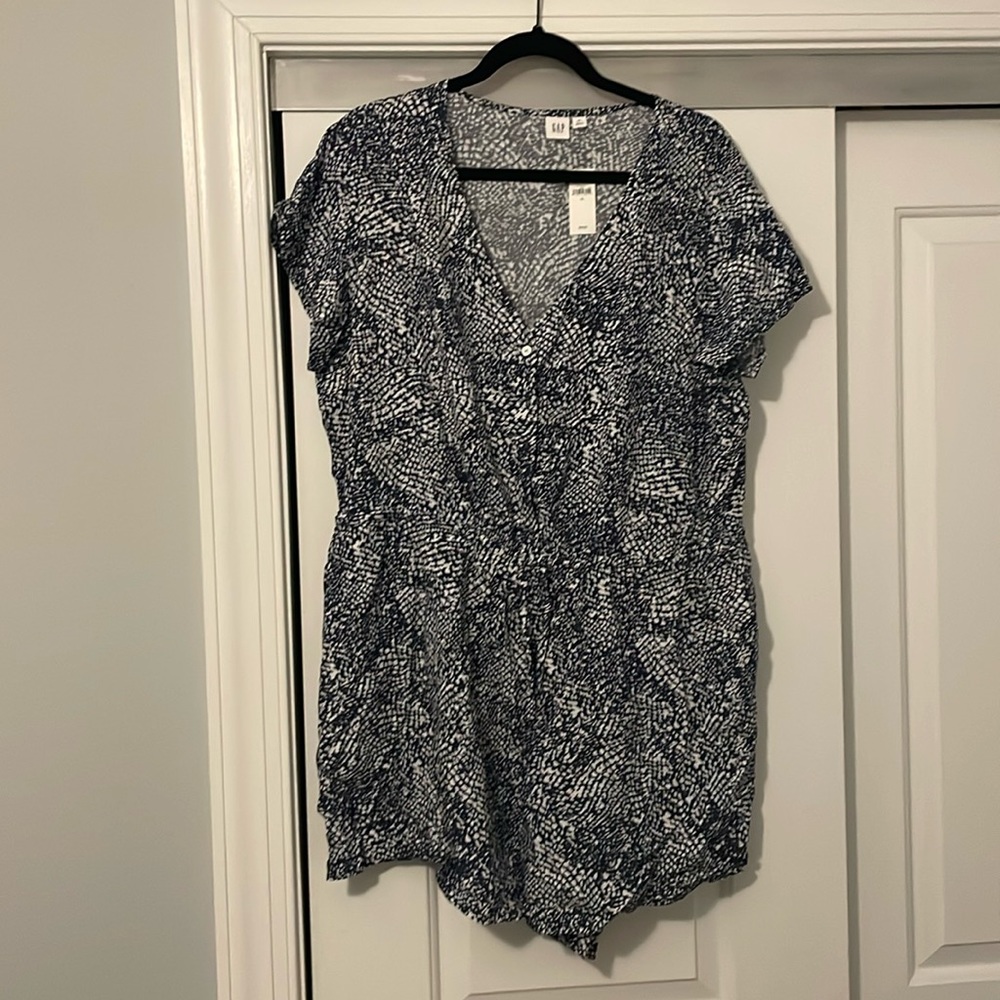 Gap romper (one piece)